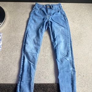 Divided Jeans Skinny. Size 2.